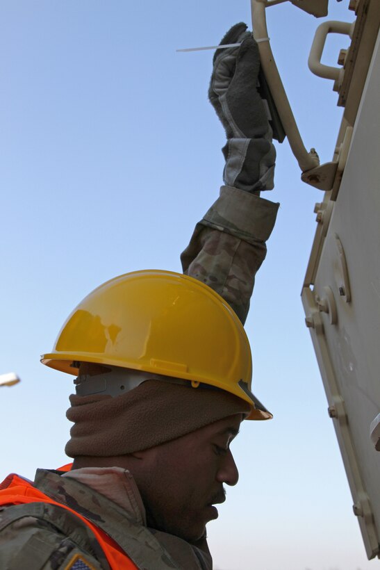 U.S. Army Reserve Soldiers conduct push pull operations for DEFENDER-Europe 20