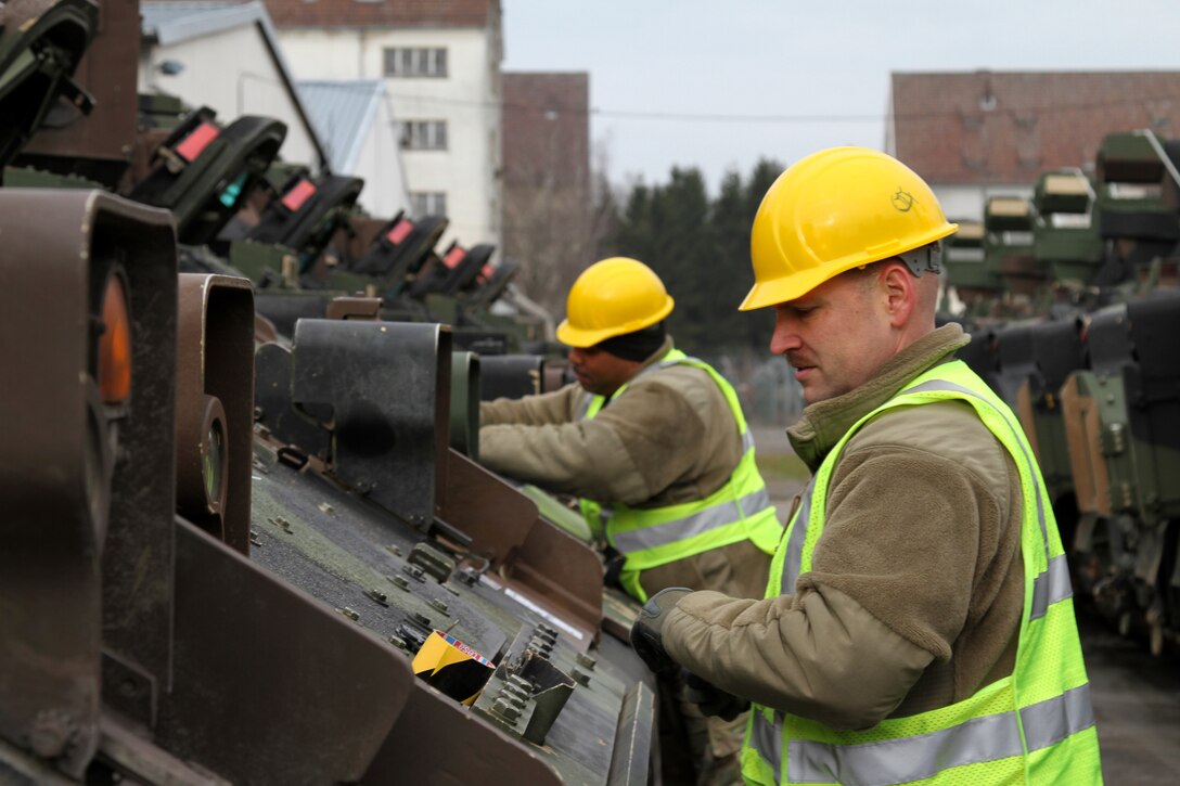 U.S. Army Reserve Soldiers conduct push pull operations for DEFENDER-Europe 20