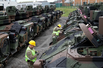 U.S. Army Reserve Soldiers conduct push pull operations for DEFENDER-Europe 20