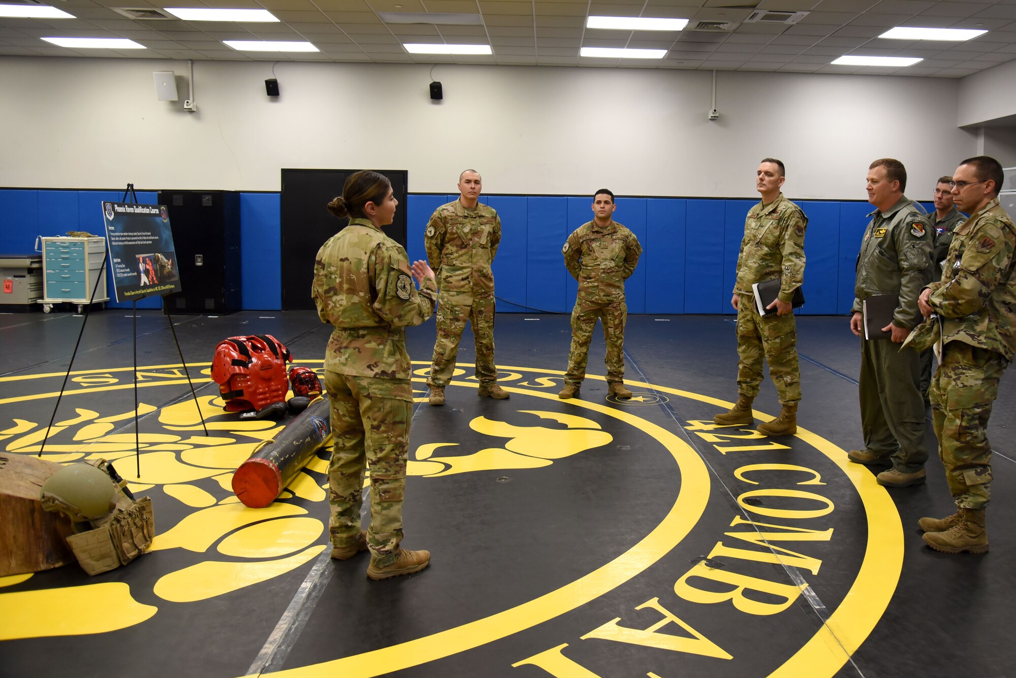 Photo of Airmen briefing