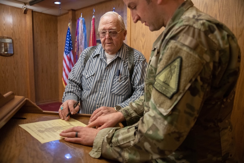 Veteran takes his Oath of Enlistment at the age of 79