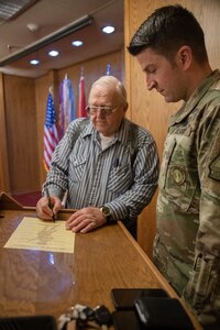 Veteran takes his Oath of Enlistment at the age of 79