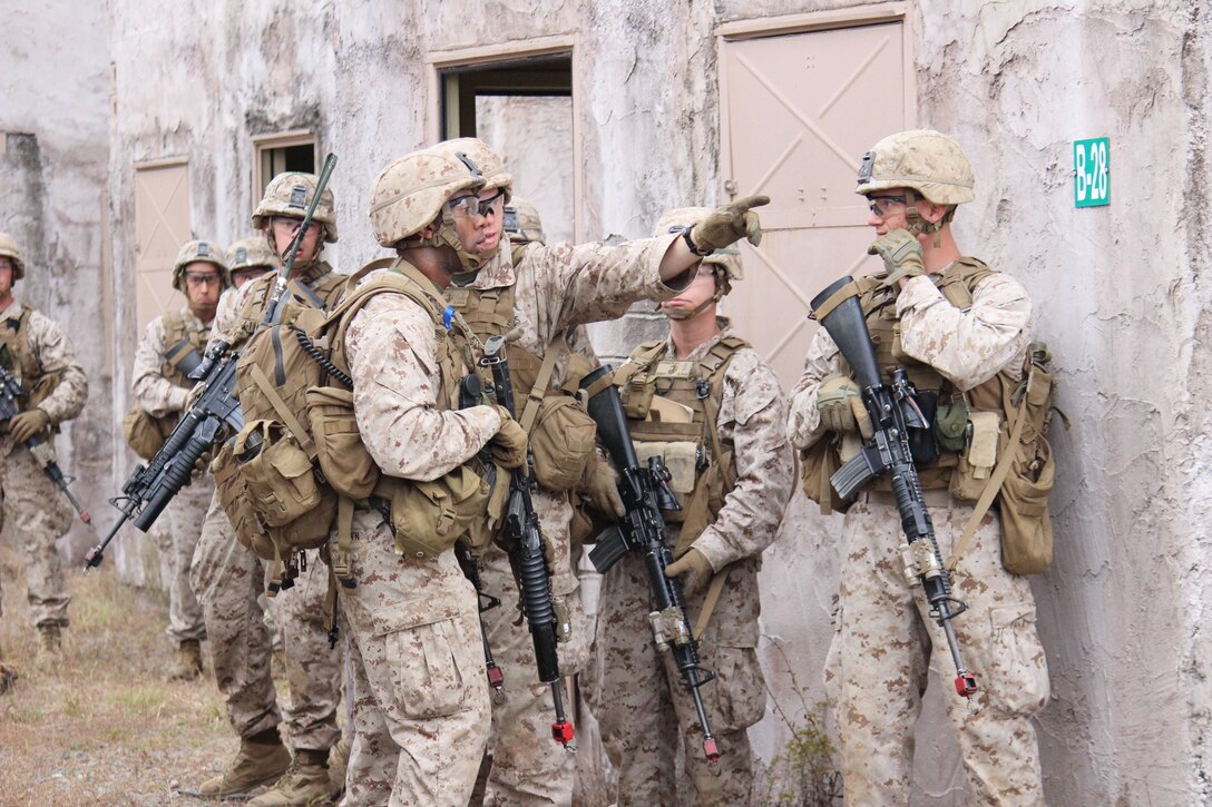 Marines from Echo Company 5-19 conduct a Military Operation in Urbanized Terrain (MOUT) at The Basic School