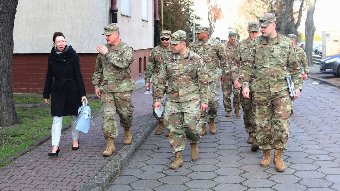 1st Infantry Division FWD welcomes Hannah Thoburn of the Senate Foreign Relations Committee