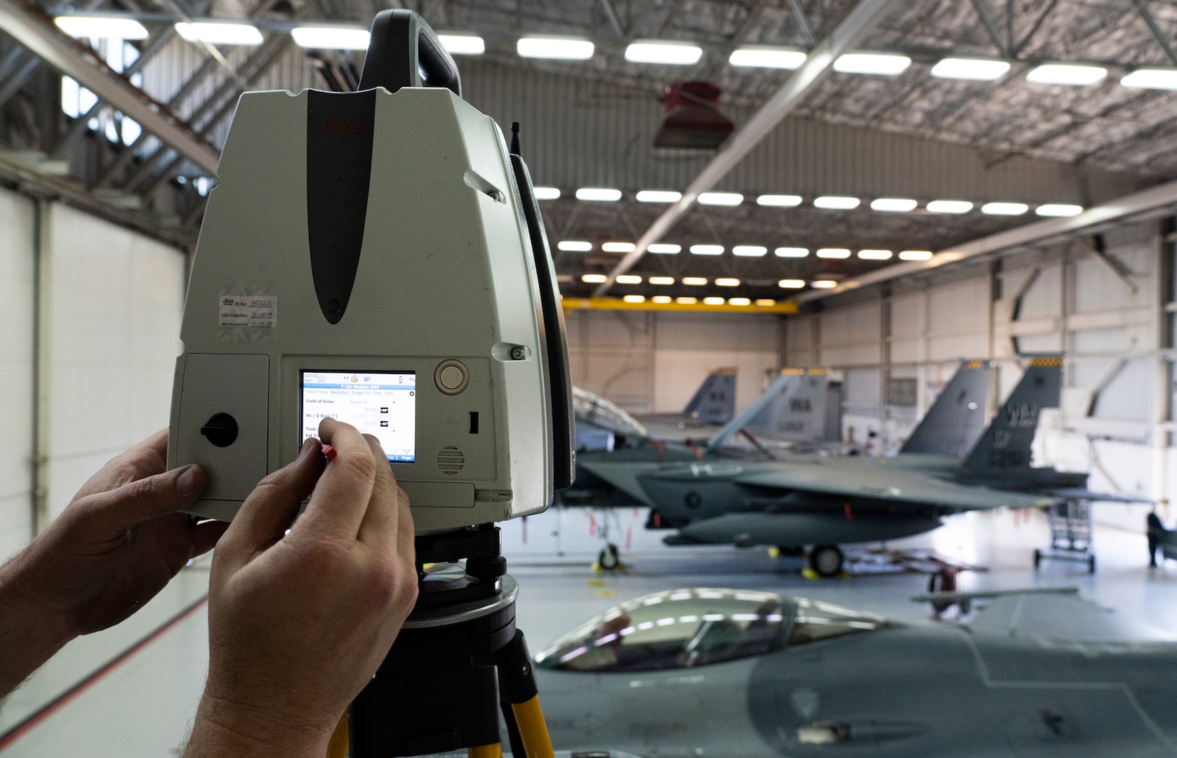 3d imaging equipment with planes in background