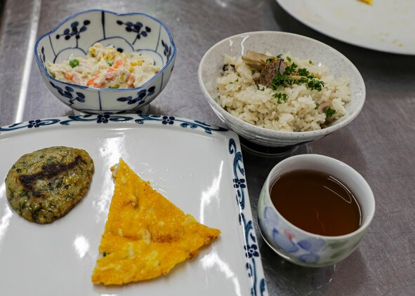 MCAS Iwakuni residents dig and cook lotus roots