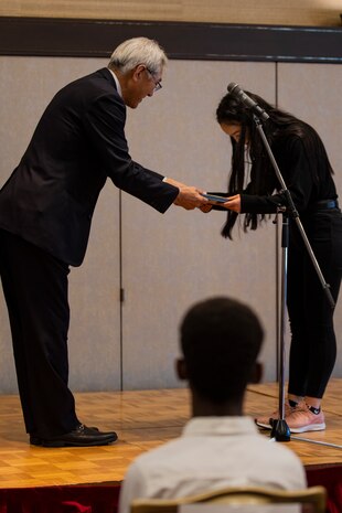 Students from Iwakuni Middle School share their artistic abilities