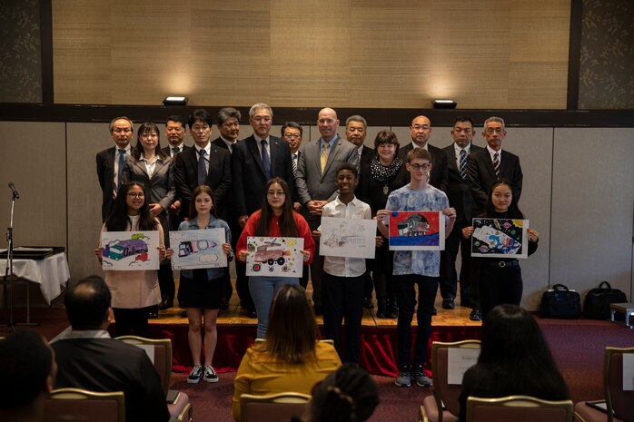 Students from Iwakuni Middle School share their artistic abilities