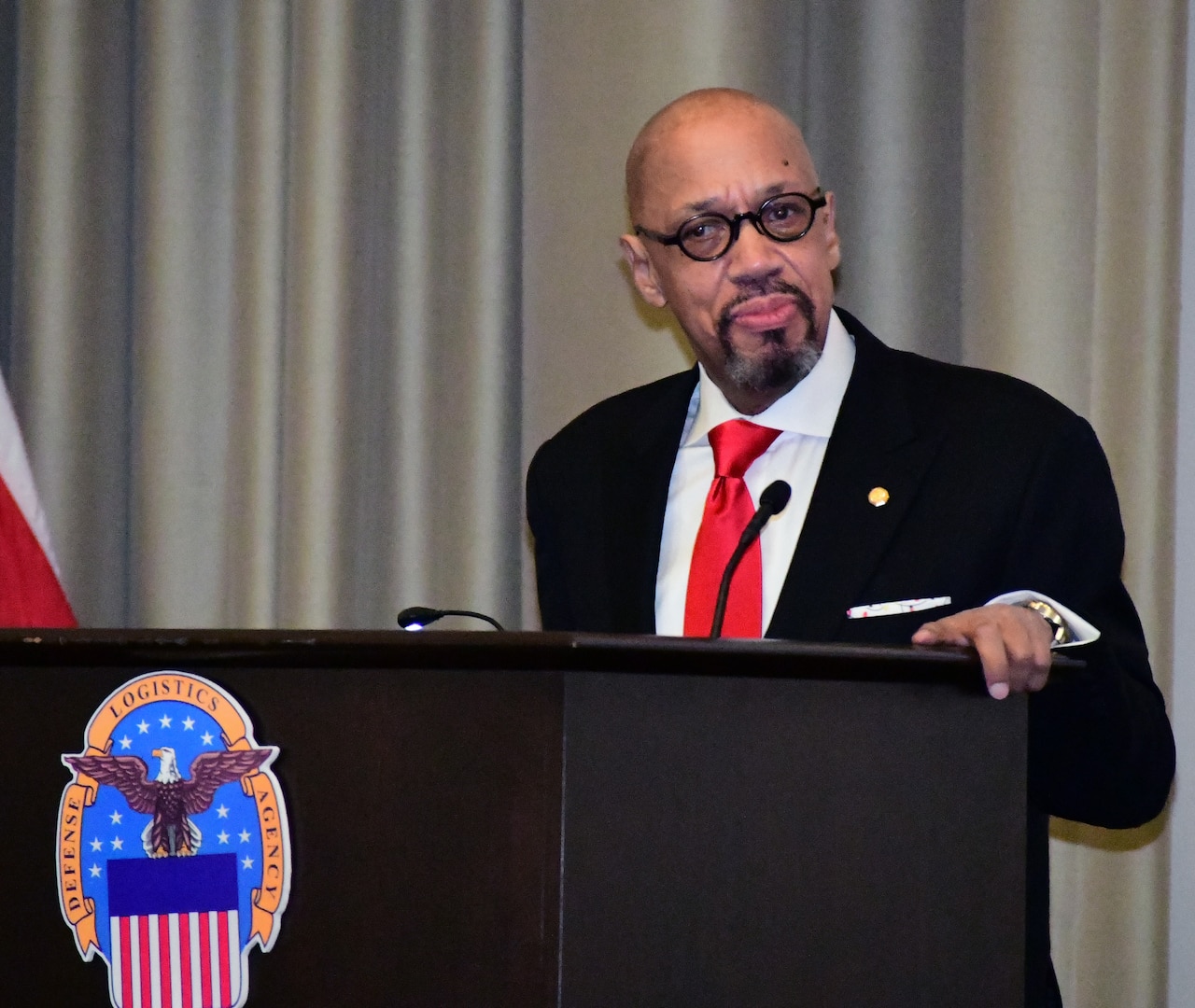 DLA Distribution hears from distinguished speaker and author during Black History Month event