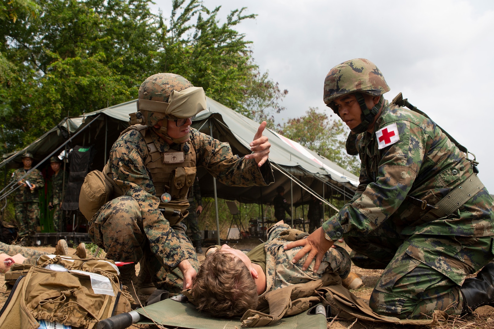 Marine aids Royal Thai sailor with simulated casualty while participating in mass casualty evacuation drill during exercise Cobra Gold 2020, at Hat Yao Beach, Sattahip, Kingdom of Thailand, February 27, 2020 (U.S. Marine Corps/Hannah Hall)