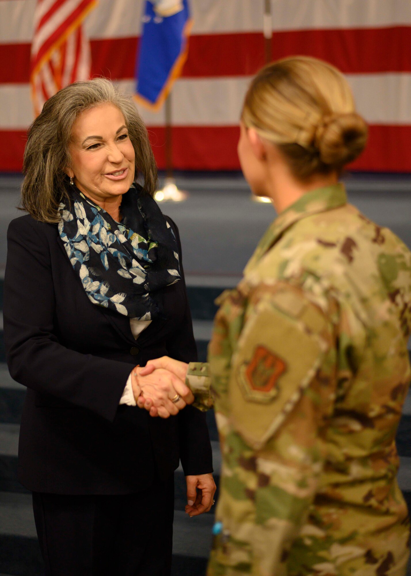 Phot of Moran shaking hand of Airman.