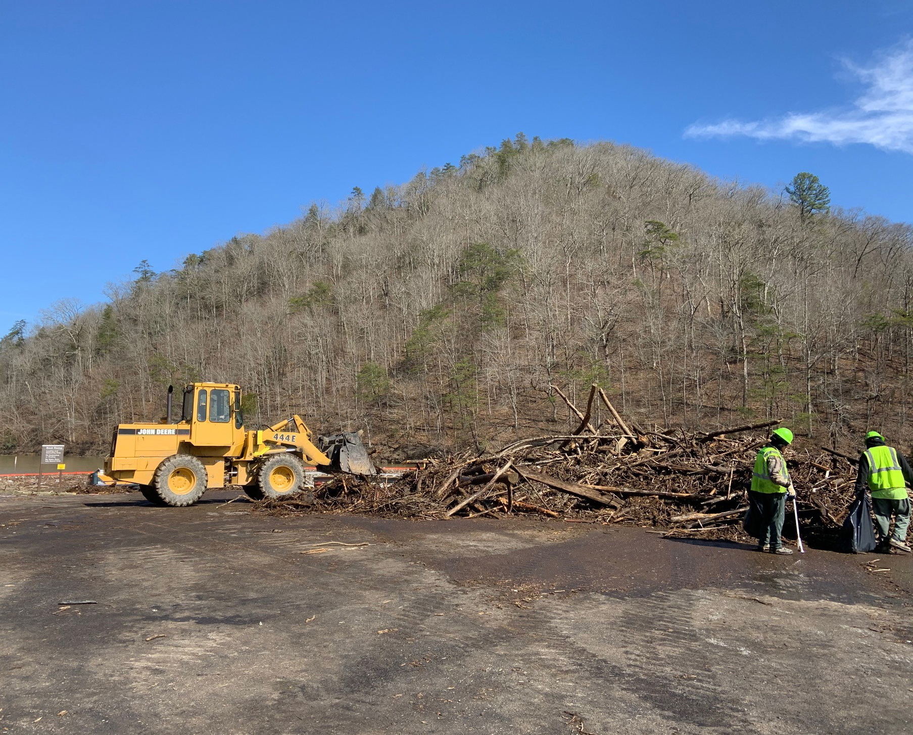 Fishtrap Lake Cleanup Continues > U.S. Army Corps of Engineers Headquarters > Story Article View