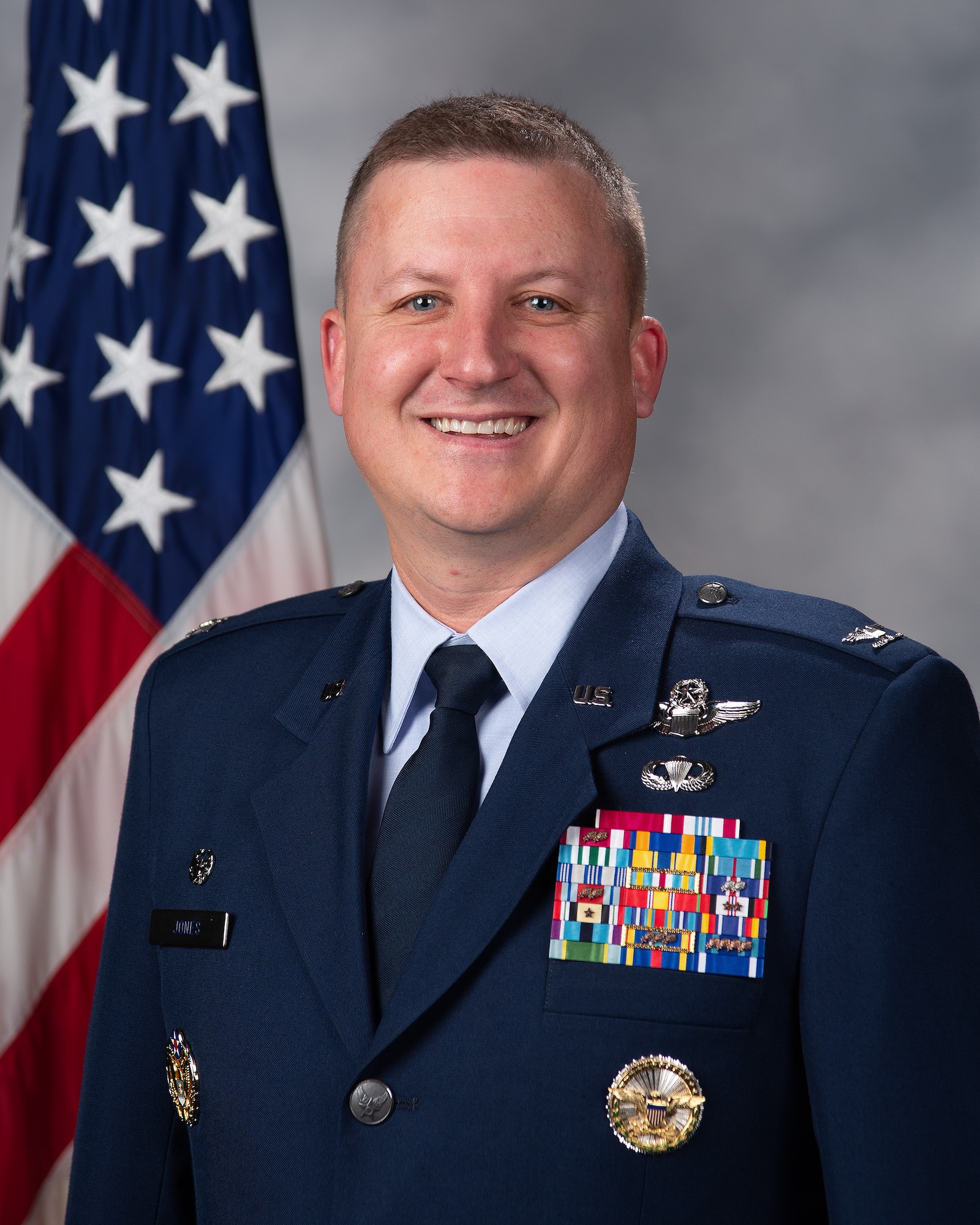 Col Matthew Jones, 436th Airlift Wing commander