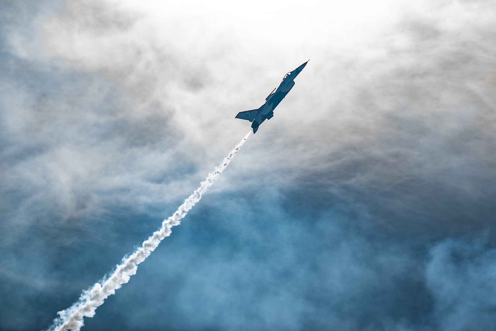 Thunderbirds perform during the Thunder and Lightning Over Arizona air show