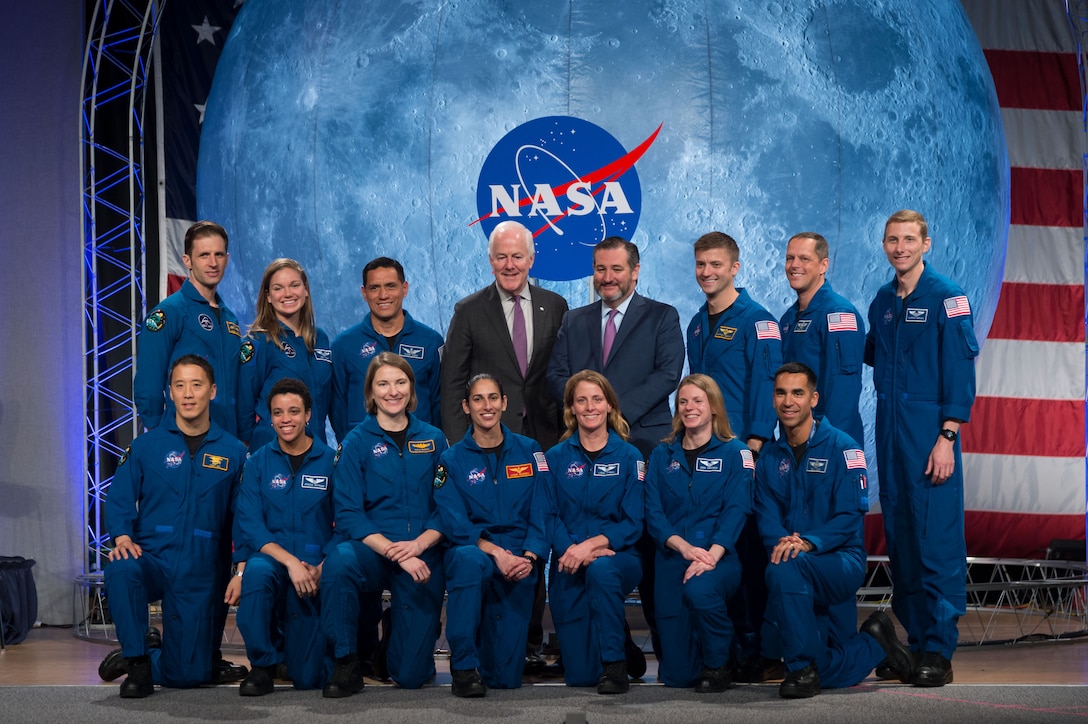 The 2017 Class of Astronauts poses for a portrait with Texas Senators John Cornyn and Ted Cruz at the Johnson Space Center in Houston, Texas. In the front row (from left) are, NASA astronauts Jonny Kim, Jessica Watkins, Kayla Barron, Jasmin Moghbeli, Loral O'Hara, Zena Cardman and Raja Chari. In the back row (from left) are, Canadian Space Agency (CSA) astronauts Joshua Kutryk and Jennifer Sidey-Gibbon, NASA astronaut Frank Rubio, Senators John Cornyn and Ted Cruz and NASA astronauts Matthew Dominick, Bob Hines and Warren Hoburg.
 
This is the first class of astronauts to graduate under the Artemis program and are now eligible for assignments to the International Space Station, Artemis missions to the Moon, and ultimately, missions to Mars.