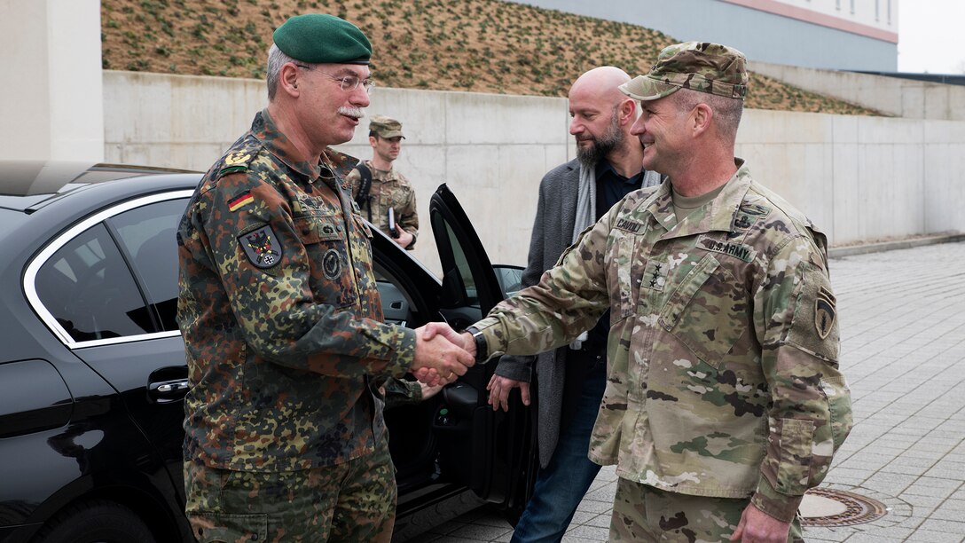 Chief of German Army visits U.S. Army Europe headquarters