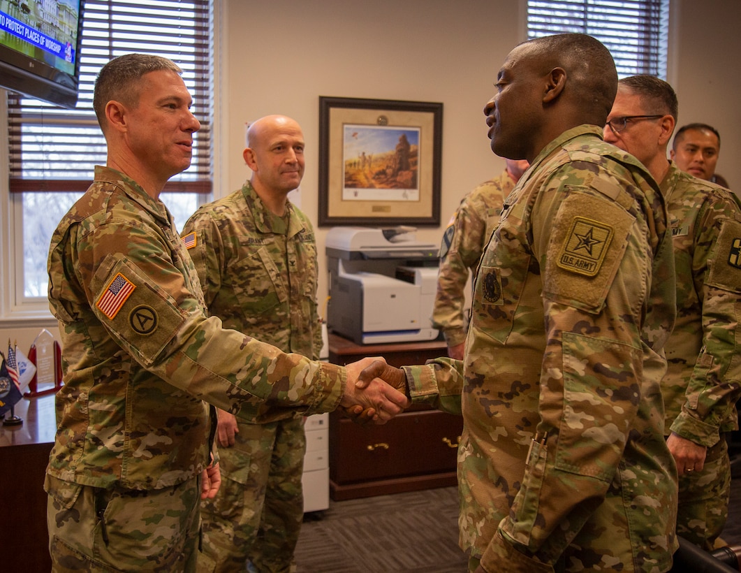 Lt. Gen. R. Scott Dingle Visits with Brig. Gen. Joe Heck