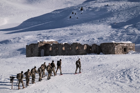 2500th DLD Soldiers summit Monte Specie during training with Italy´s 6th Alpine Regiment