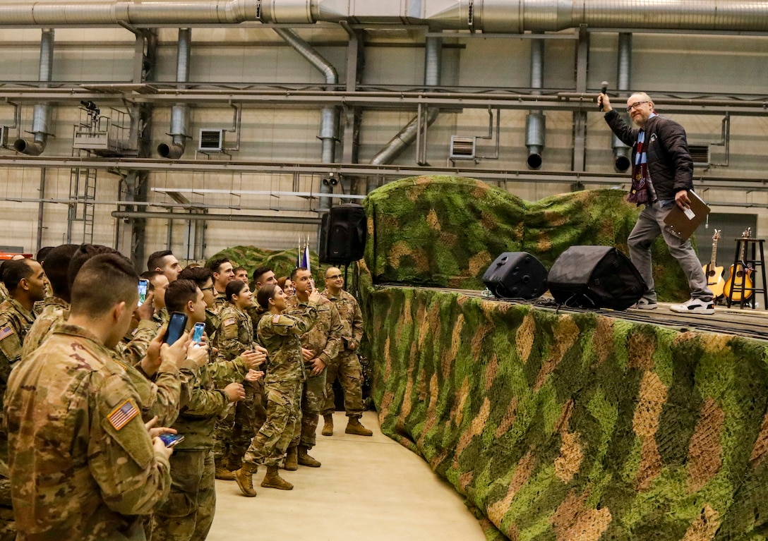 Army Reserve unit works behind the scenes to help make USO tour show a success