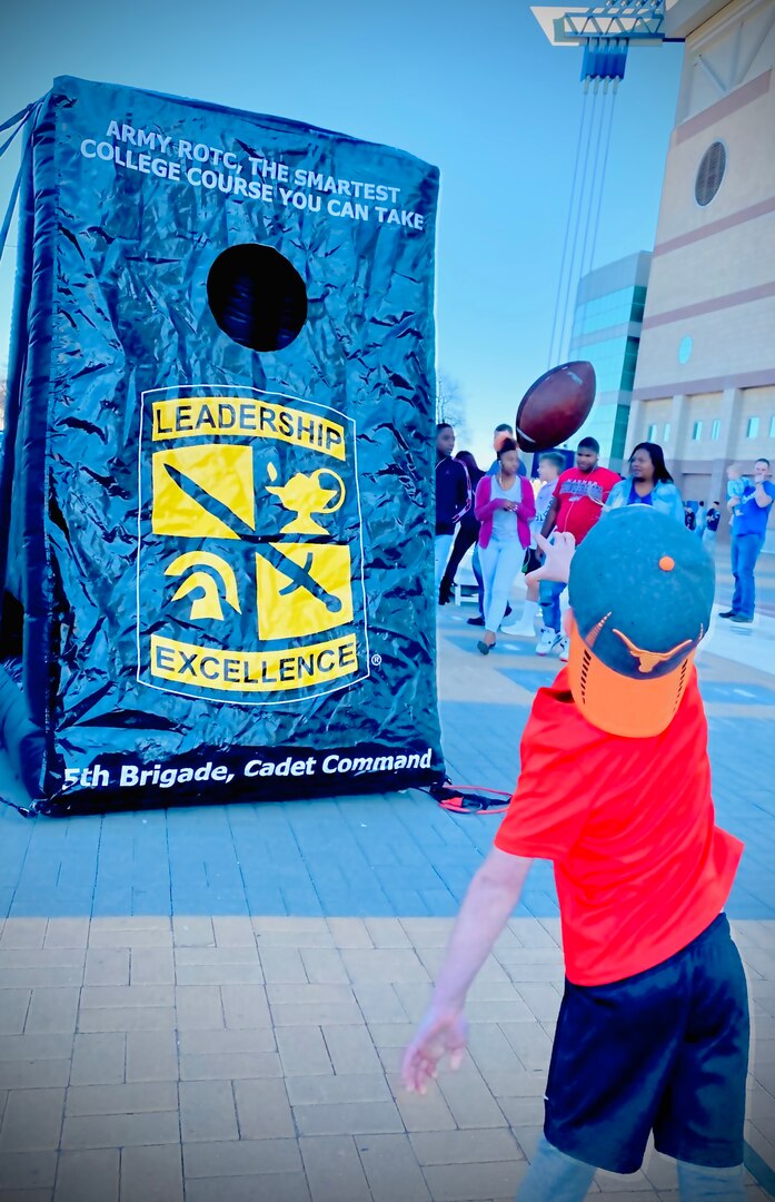 Army ROTC cadets with 5th Brigade, U.S. Army Cadet Command from Saint Mary’s University supported the San Antonio Sports All-Star Football Game at the Alamodome in downtown San Antonio Jan. 4. Cadets had the opportunity to run the exhibit, share their Army ROTC experiences and be the face of Army ROTC. Cadets support events, volunteer in their community and learn to lead through hands-on training.