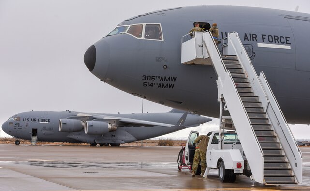 49th LRS Deployment and Distribution Flight get Airmen downrange