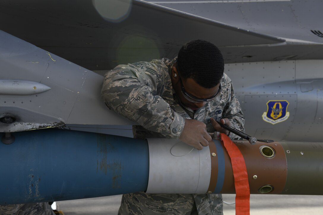 4th Quarter Load Crew Competition