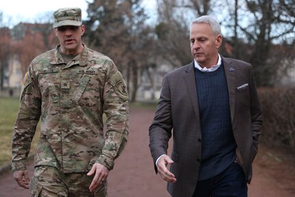 418th Civil Affairs Battalion hosts Army Brig. Gen. Robert Cooley