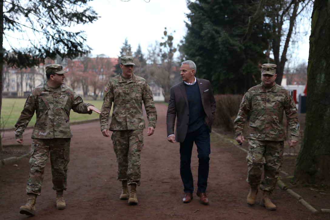 418th Civil Affairs Battalion hosts Army Brig. Gen. Robert Cooley