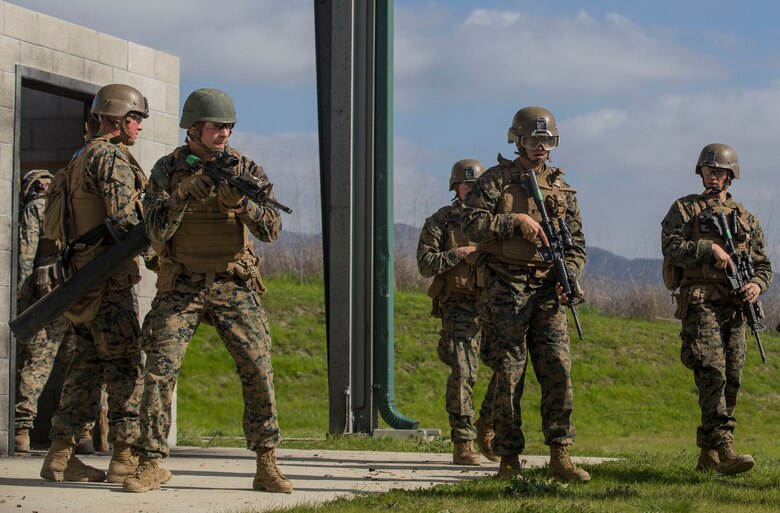 Urban structures no obstacle for last class of 0351 assault men