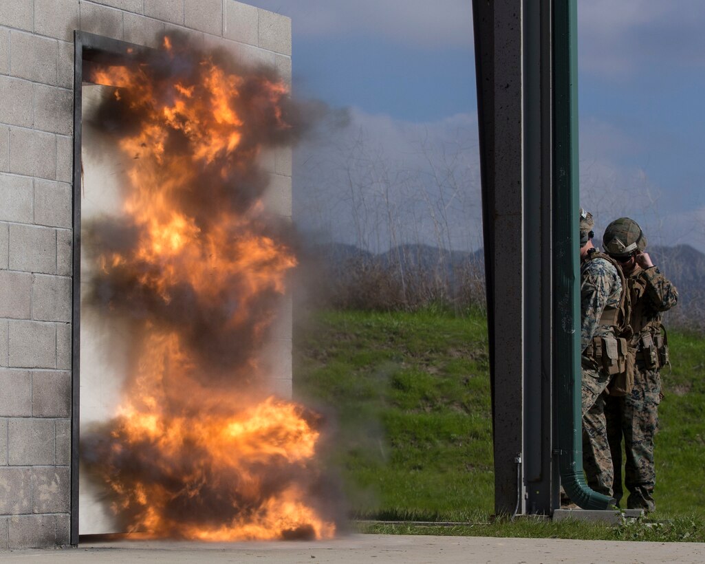 Urban structures no obstacle for last class of 0351 assault men