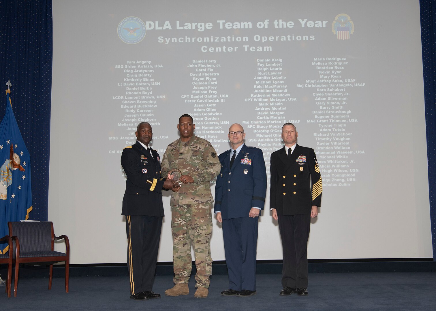 Twenty-four DLA Distribution employees recognized for contributions to DLA large team award