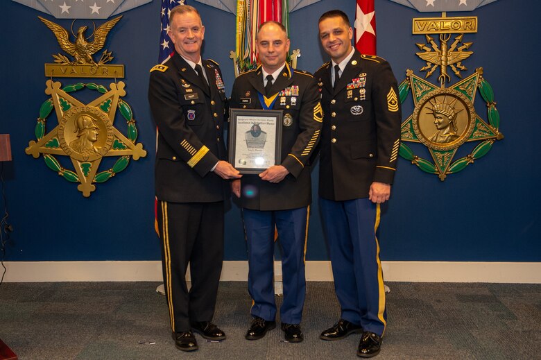 Thomas named reserve component Career Counselor of the Year > U.S. Army