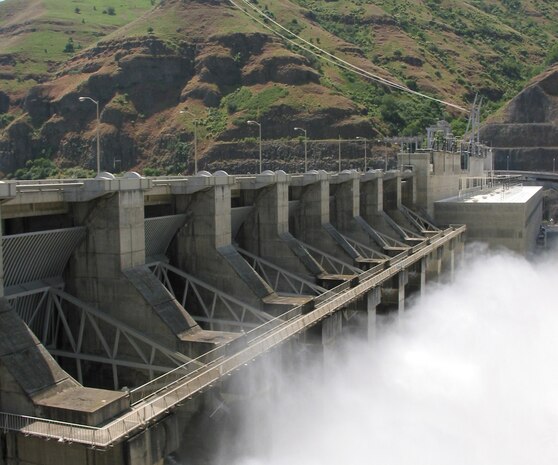 a picture of a dam