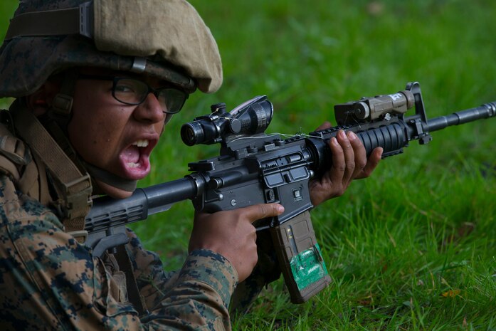 Rifleman students buddy rush live-fire range