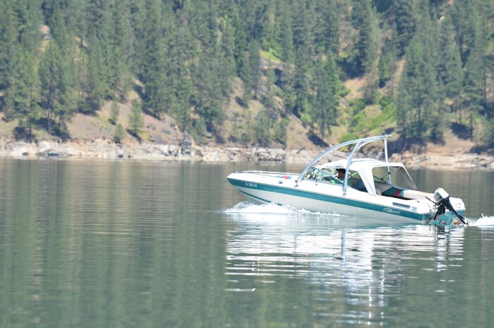 dworshak reservoir with boat