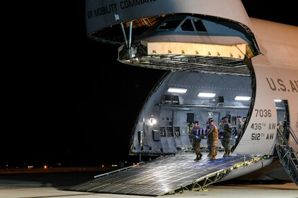 A U.S. Army carry team transfers the remains of Spc Antonio I. Moore, of Wilmington, N.C., Jan. 28, 2020 at Dover Air Force Base, Del. Moore was assigned to the 363rd Engineer Battalion, 411th Engineer Brigade, Knightdale, N.C. (U.S. Air Force Photo by Senior Airman Christopher Quail)