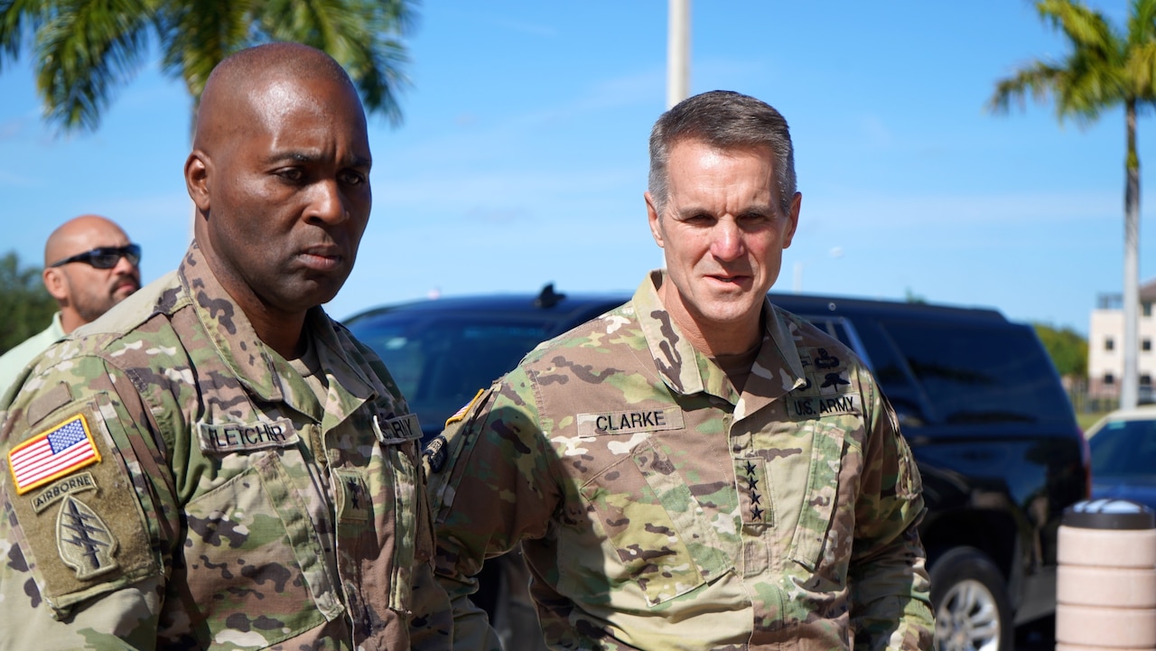 Two generals pay respects at memorial.