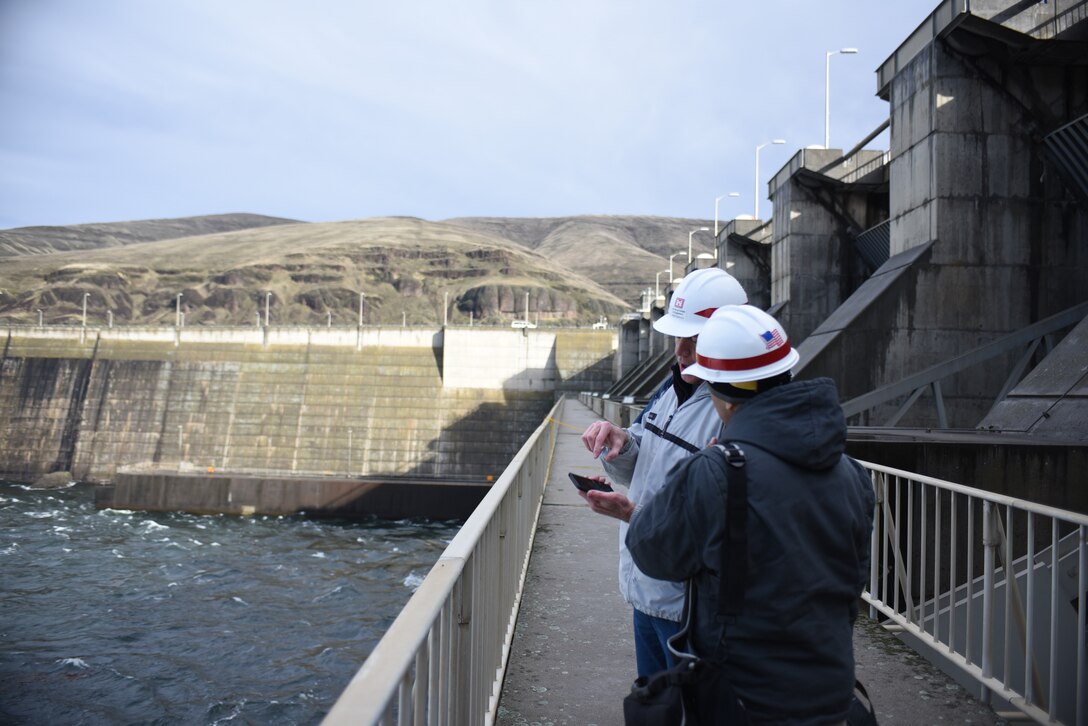 Jack and Mat talking at Lower Granite Dam.