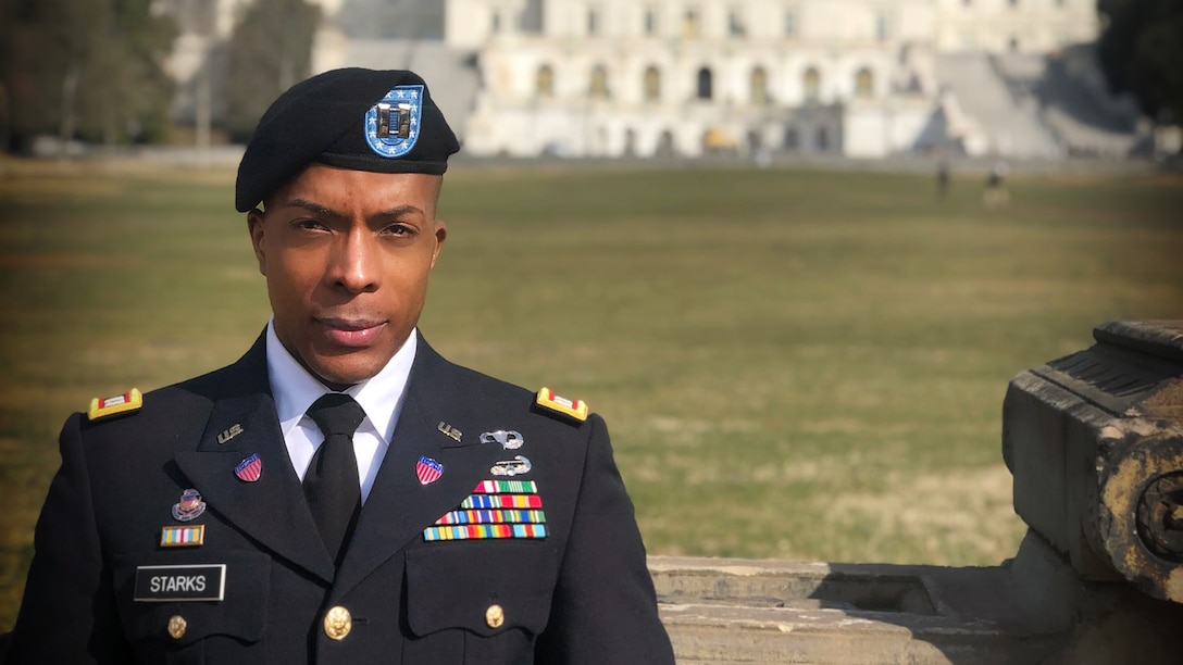Capt. Laterrious Starks: U.S. Army Europe Captain Mentors Students