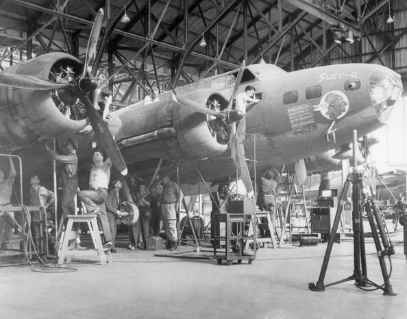 B-17 depot maintenance during WWII