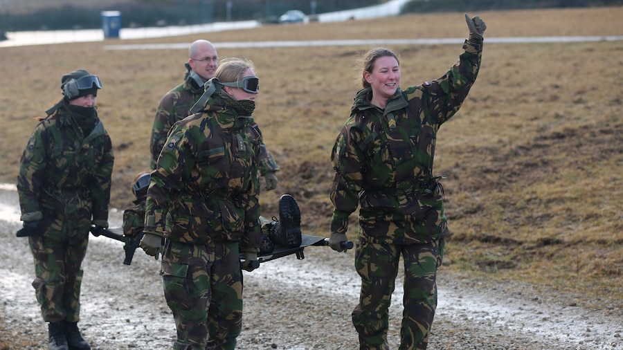 Dutch and U.S. Soldiers work together at Combined Resolve XIII
