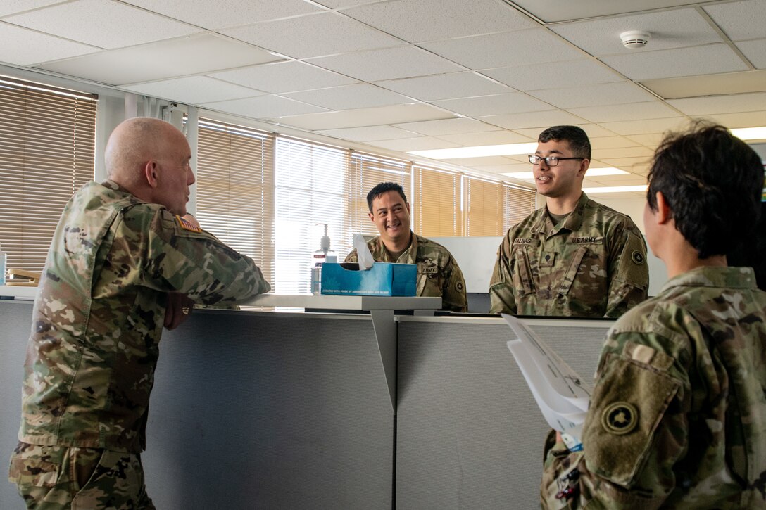 Chief of Army Reserve engages with Fort Bliss Mobilization Brigade