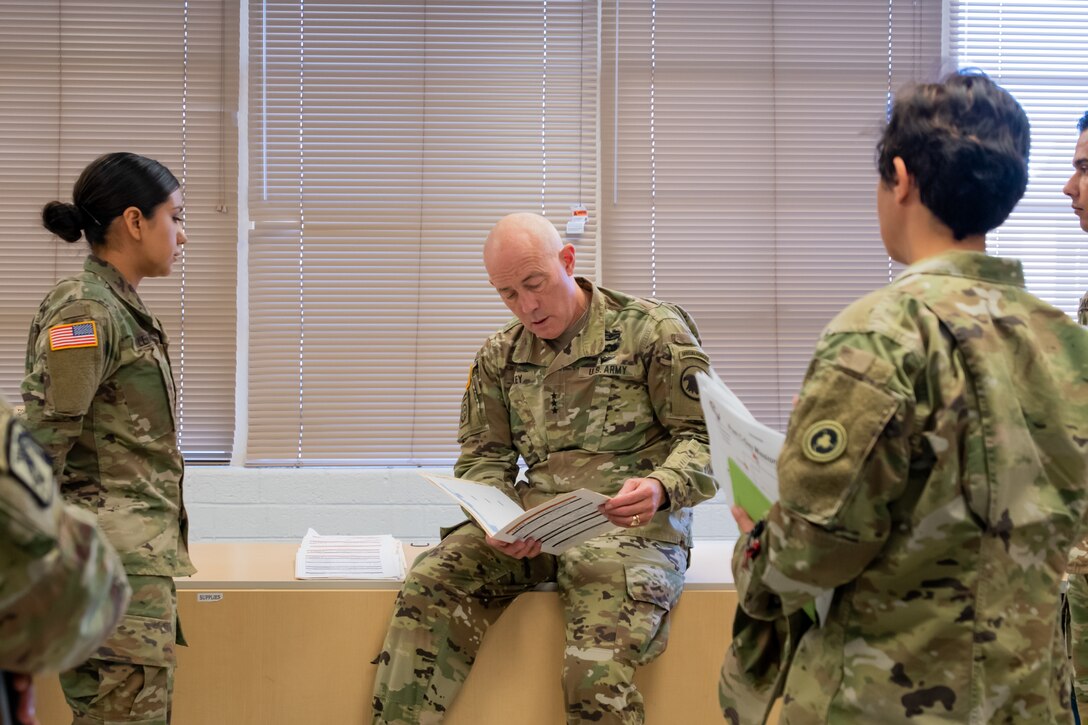 Chief of Army Reserve engages with Fort Bliss Mobilization Brigade