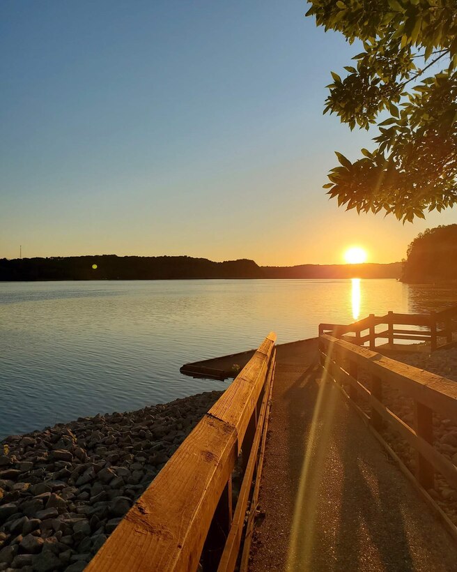 Sunrise at Green River Lake