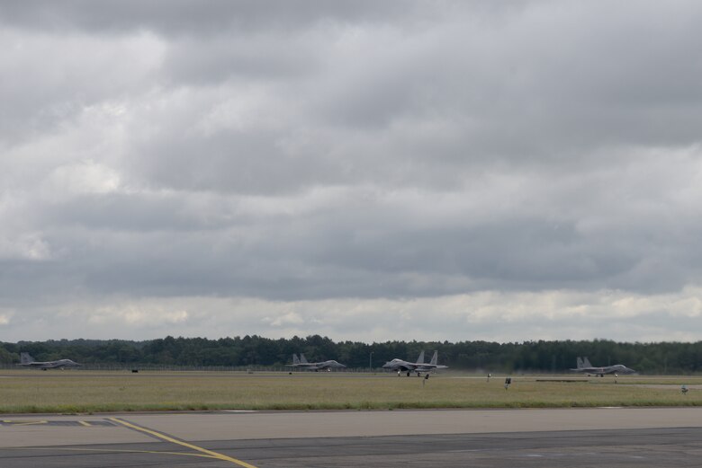 F-15s prepared to takeoff