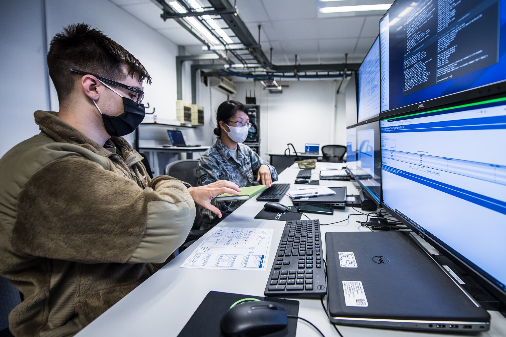 Photo of Airmen using computer