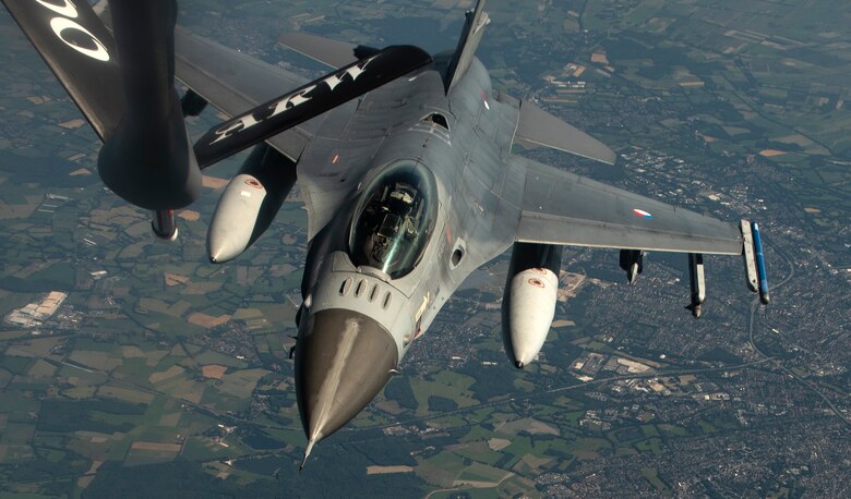 US KC-135 refuels Netherlands F-16