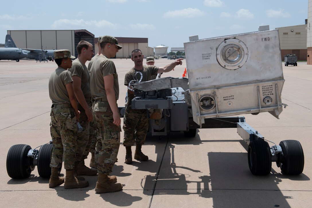 MHU-83 bomb lift operations training