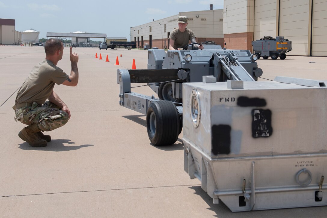 MHU-83 bomb lift operations training
