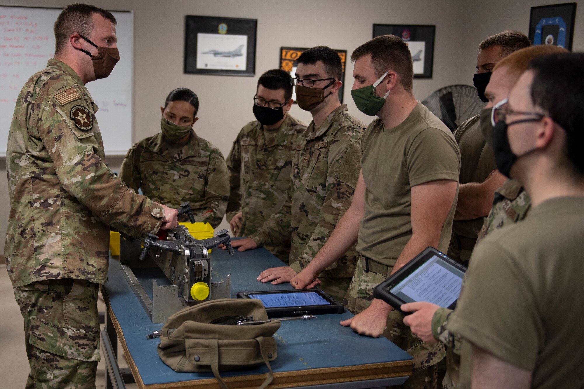 Airmen learn how to disassemble a MAU-12 bomb rack
